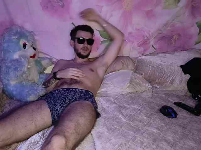 7733Alex7733