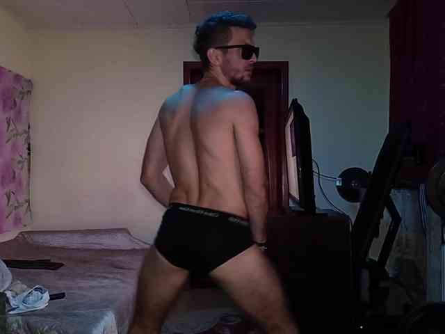 7733Alex7733