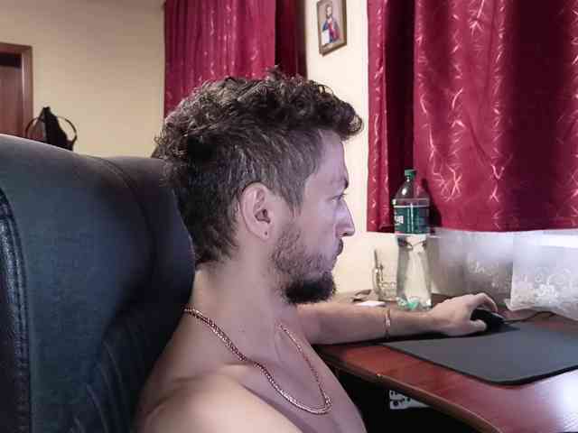 7733Alex7733
