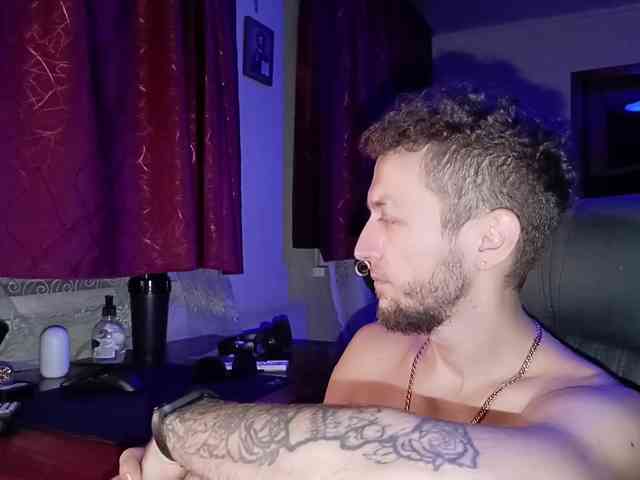 7733Alex7733