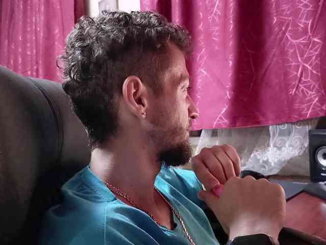 7733Alex7733
