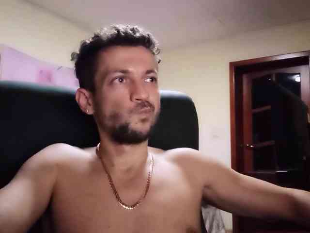 7733Alex7733