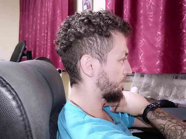 7733Alex7733