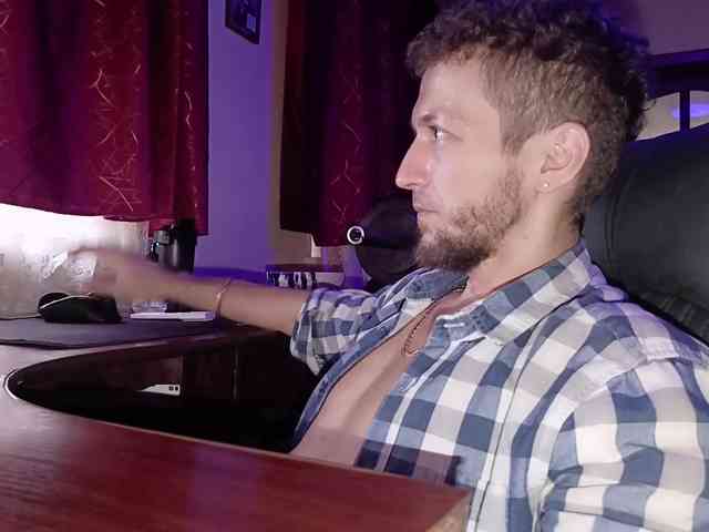 7733Alex7733