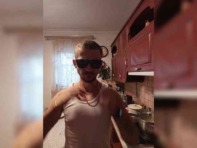 7733Alex7733
