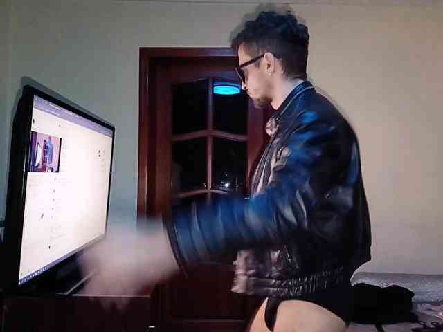 7733Alex7733