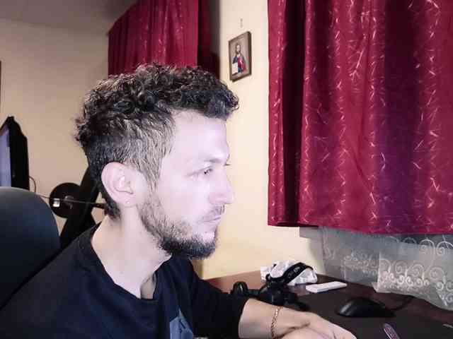 7733Alex7733