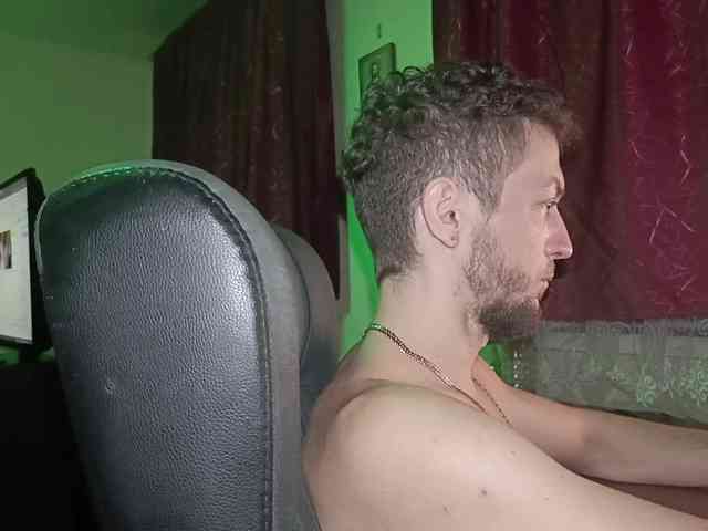 7733Alex7733