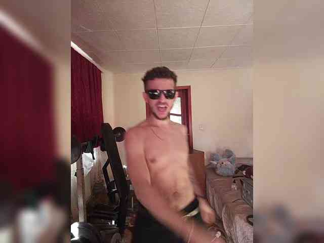 7733Alex7733