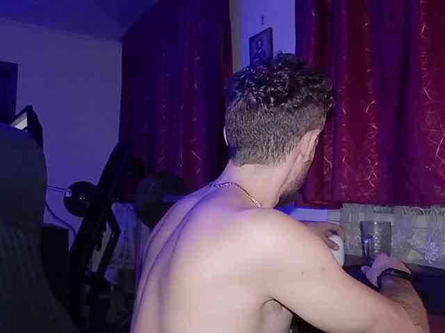 7733Alex7733