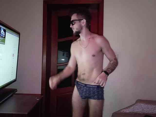 7733Alex7733