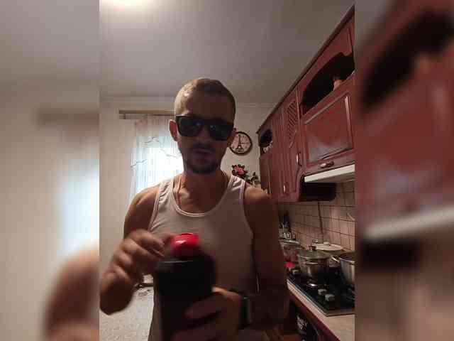 7733Alex7733
