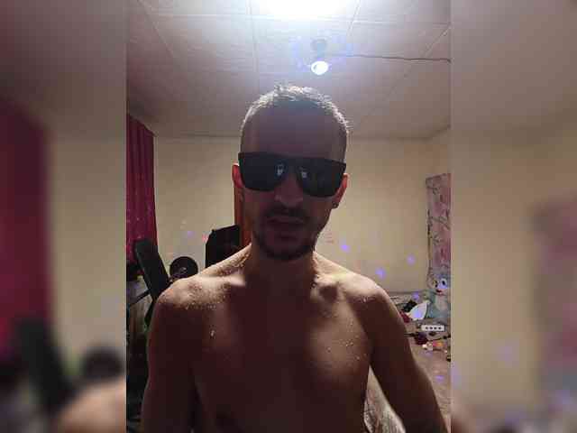 7733Alex7733