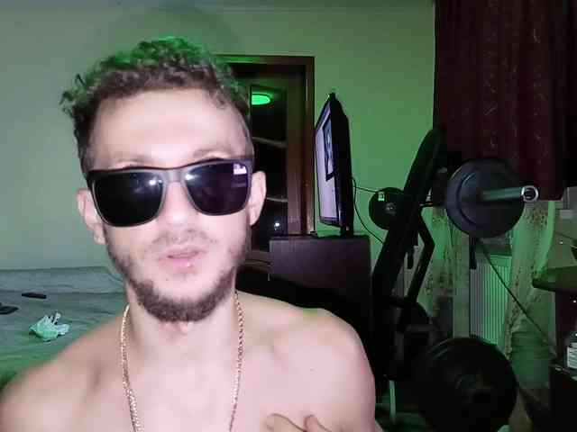 7733Alex7733