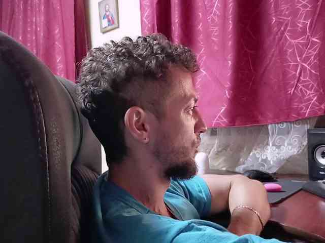 7733Alex7733