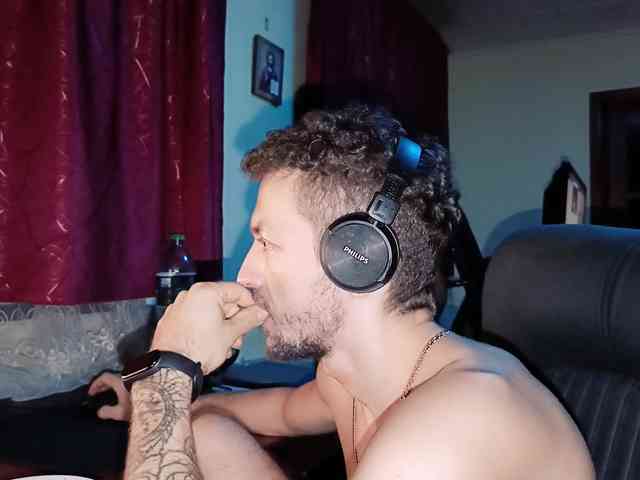 7733Alex7733