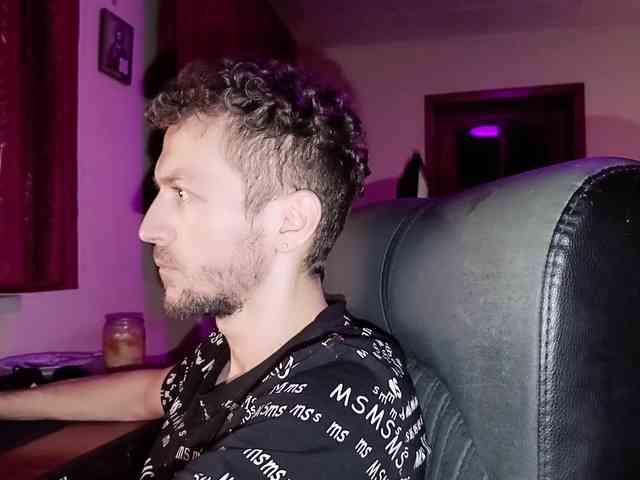 7733Alex7733