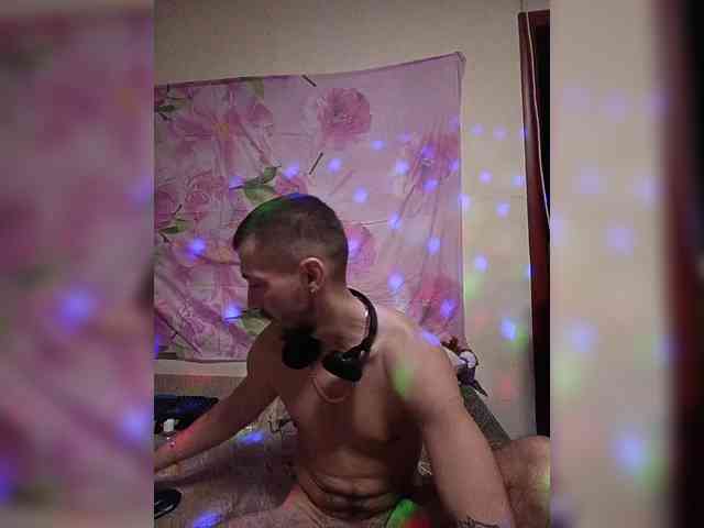 7733Alex7733