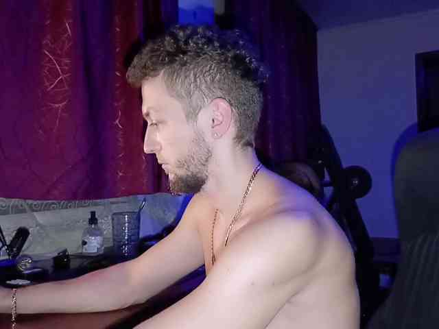 7733Alex7733