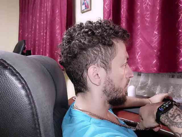 7733Alex7733