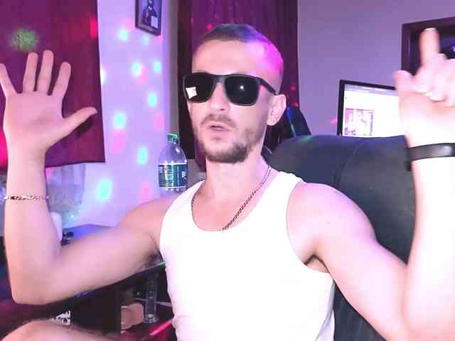 7733Alex7733