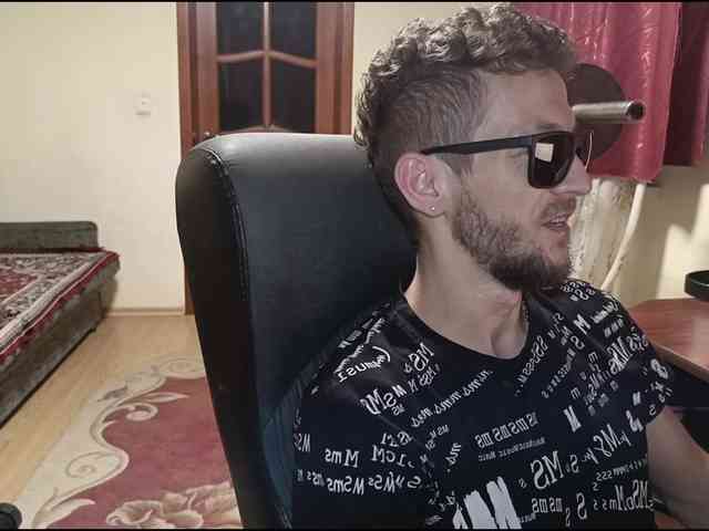 7733Alex7733