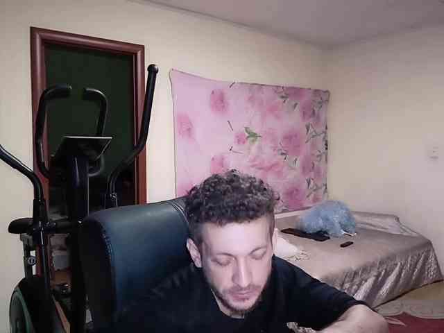 7733Alex7733