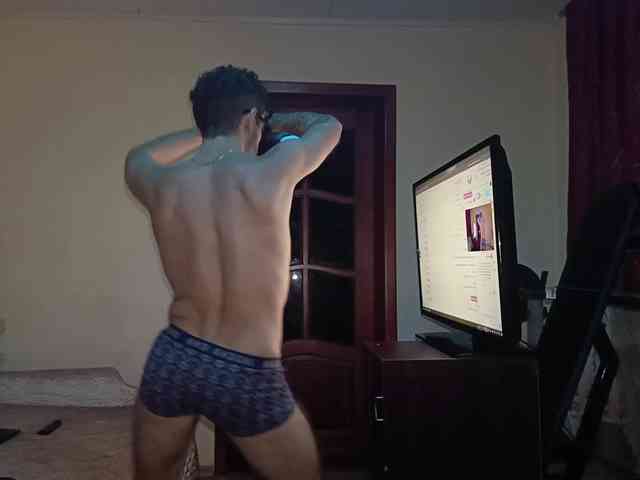 7733Alex7733