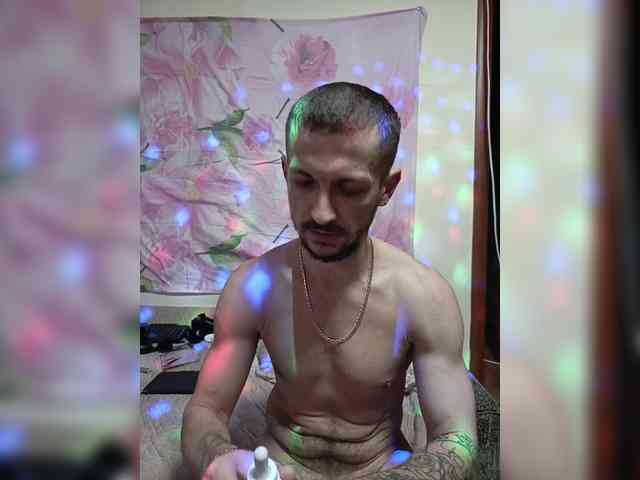 7733Alex7733