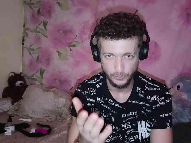 7733Alex7733