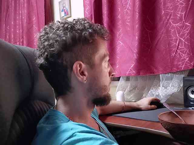 7733Alex7733