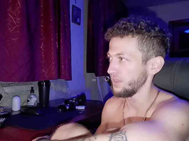 7733Alex7733