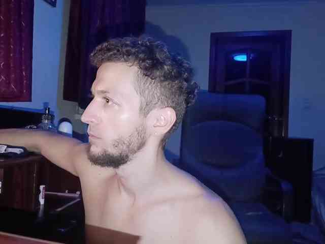 7733Alex7733