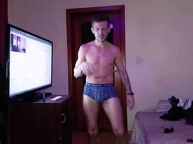 7733Alex7733
