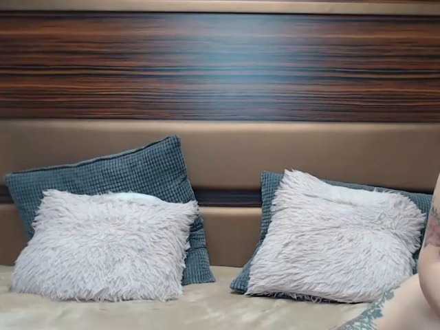 Wearedesires's BongaCams show and profile