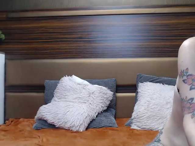 Wearedesires's BongaCams show and profile