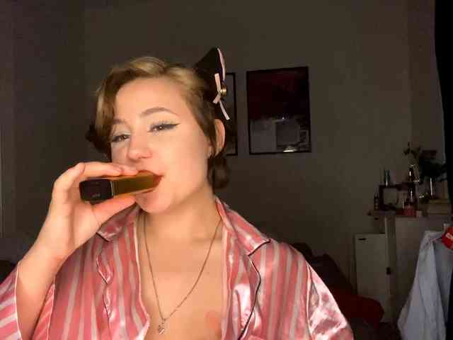 DomoniqueEdnie webcam