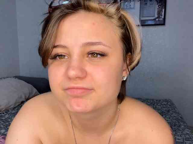 DomoniqueEdnie webcam