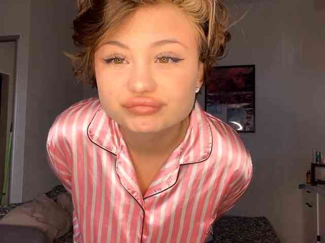 DomoniqueEdnie webcam