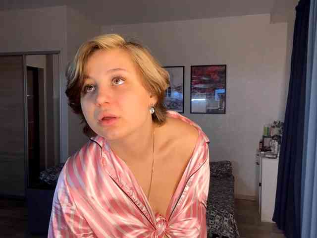 DomoniqueEdnie webcam