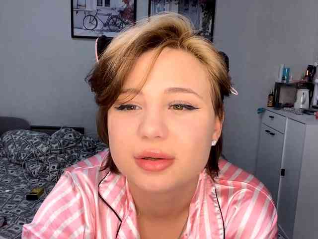 DomoniqueEdnie webcam