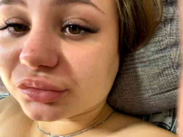 DomoniqueEdnie webcam