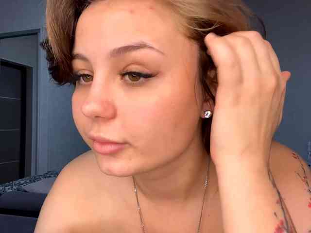 DomoniqueEdnie webcam