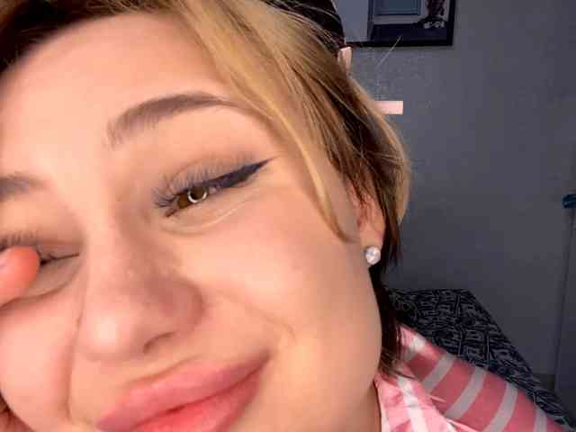 DomoniqueEdnie webcam