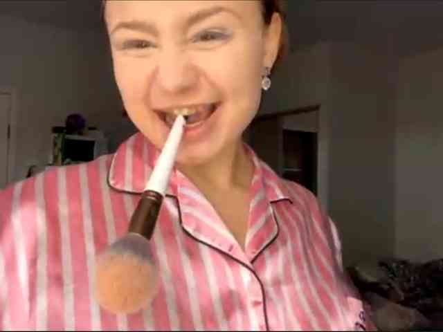 DomoniqueEdnie webcam