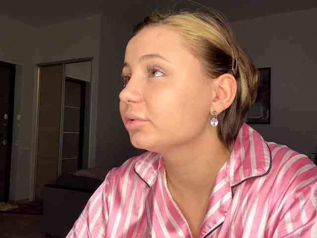 DomoniqueEdnie webcam