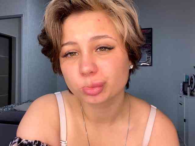 DomoniqueEdnie webcam