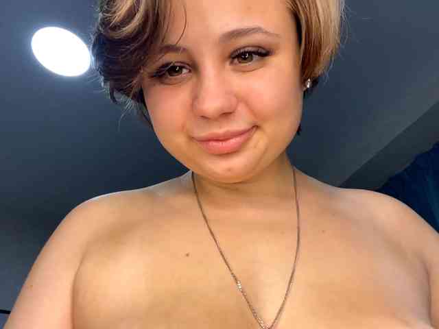 DomoniqueEdnie webcam