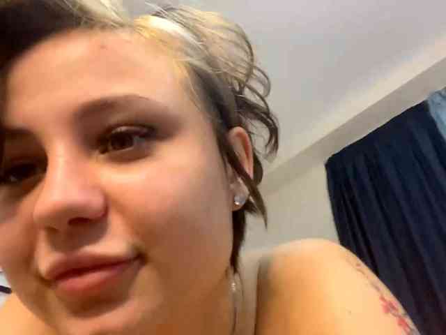 DomoniqueEdnie webcam