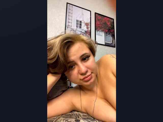 DomoniqueEdnie webcam